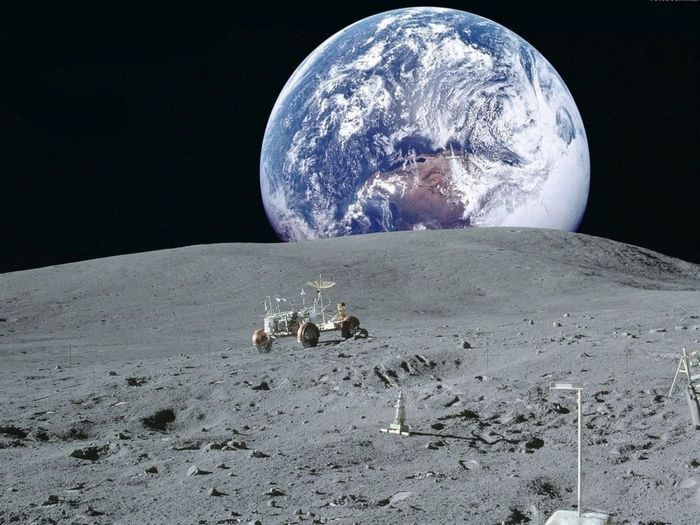 Россия с 2022 года планирует возить туристов вокруг луны